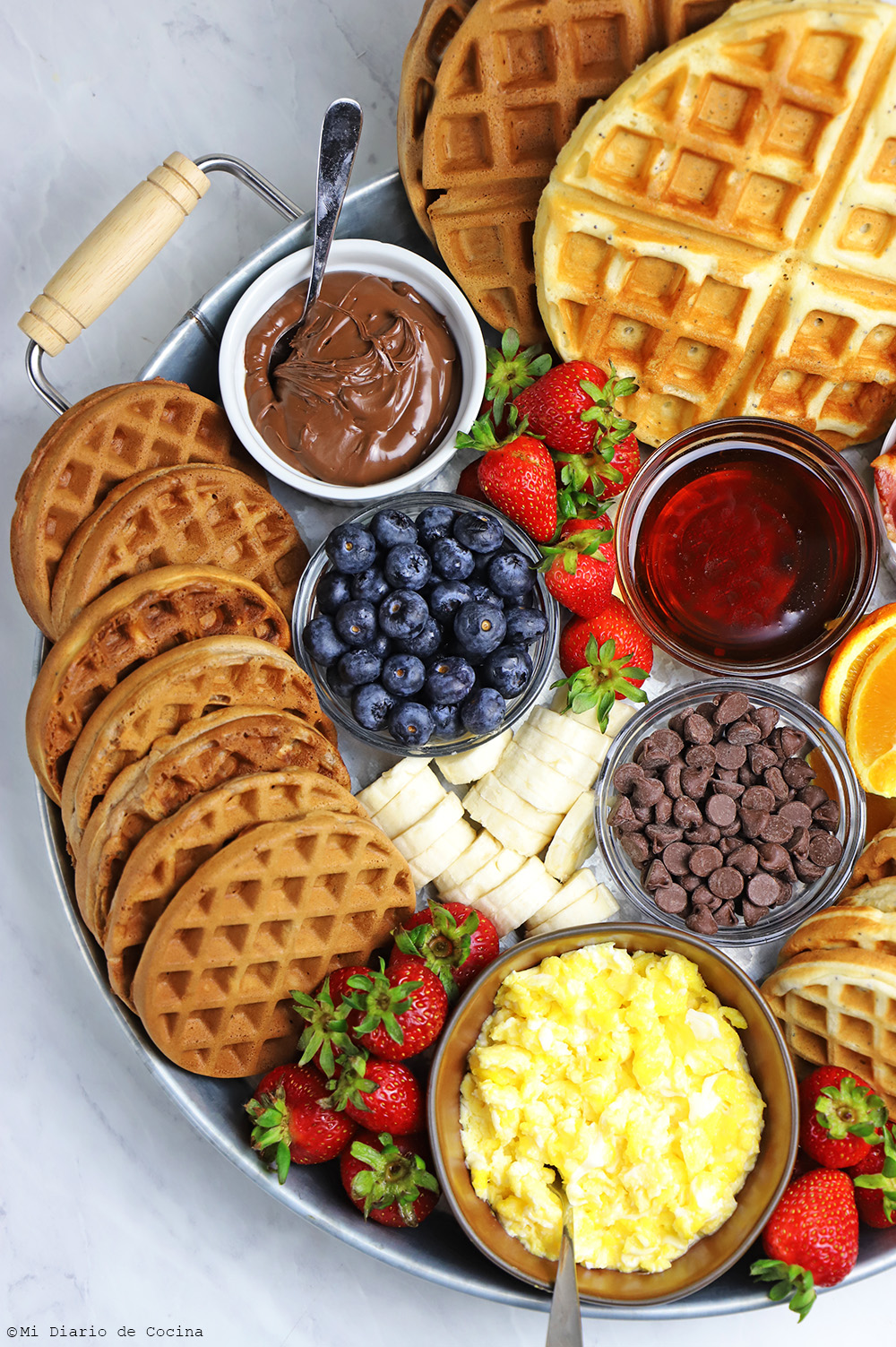 https://www.midiariodecocina.com/wp-content/uploads/2021/11/Waffles-de-chocolate-y-limo%CC%81n03.jpg