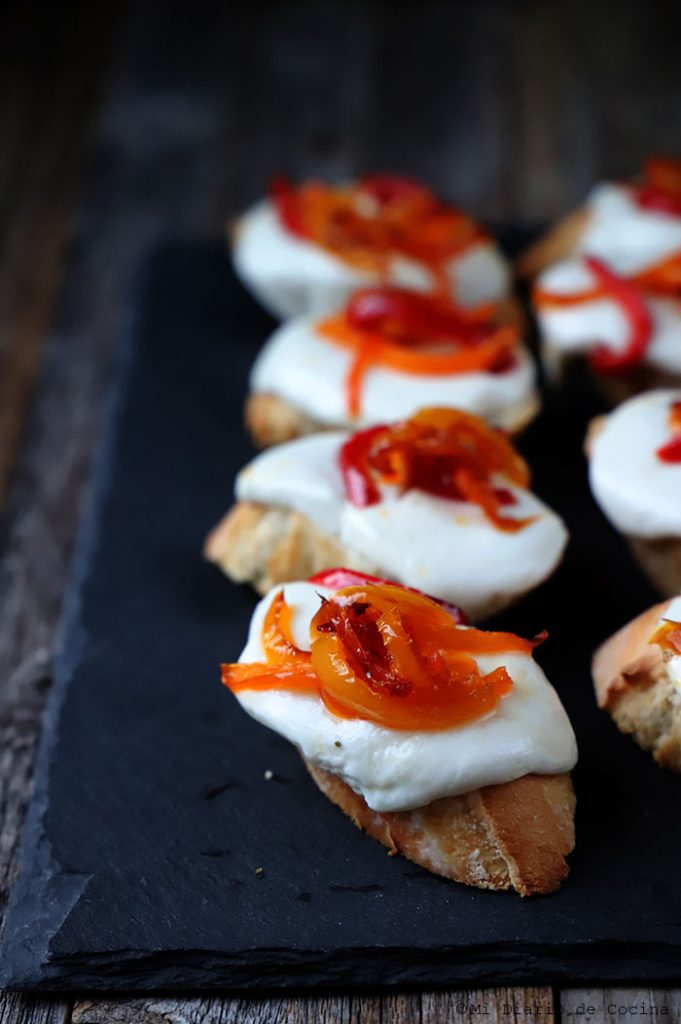 Crostinis De Pimentón Y Mozzarella – Mi Diario De Cocina