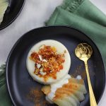 Pannacota con peras y salsa de vainilla